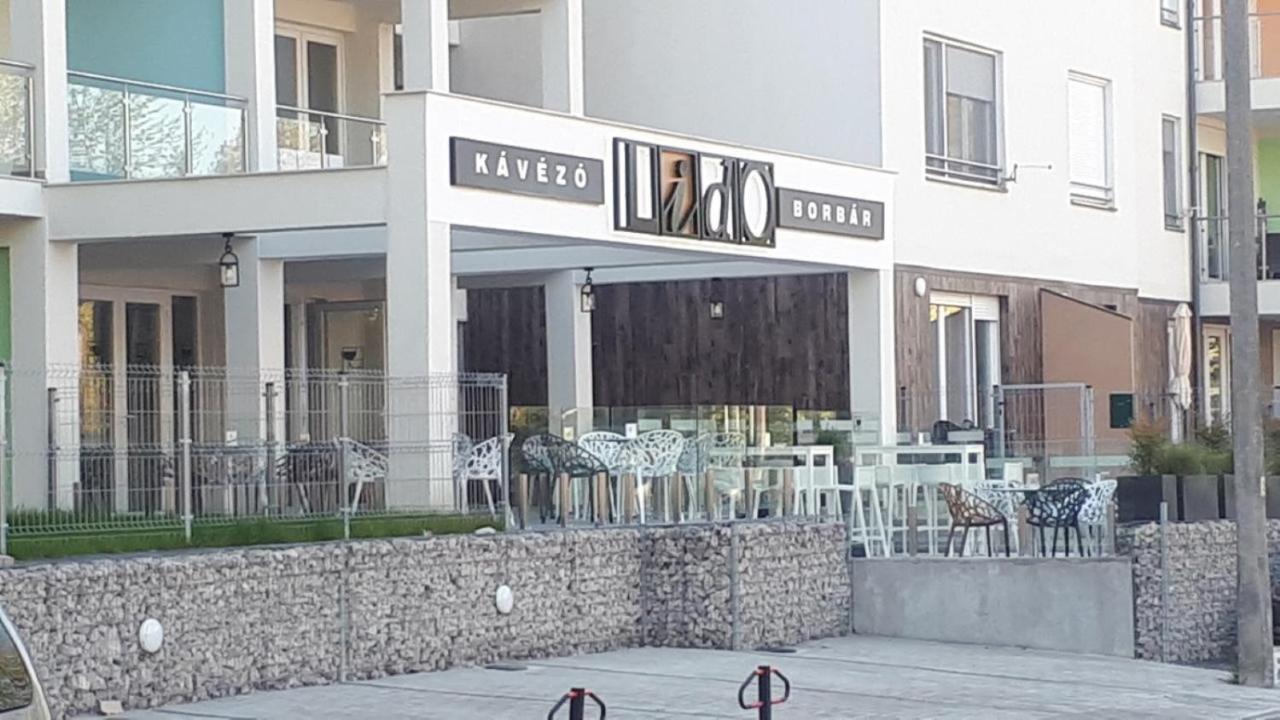 Lido Riviera Sunshine Apartman Balatonlelle Bagian luar foto